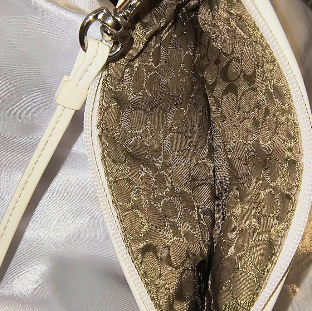 Vintage COACH LTD ED MULTICOLOR POLKA DOT WHITE LEATHER WRISTLET - Picture 3 of 8